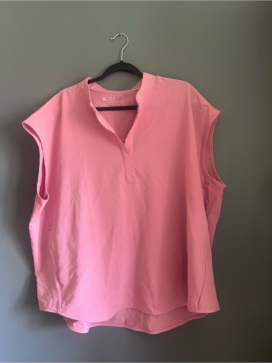 Figs Tops - FIGS Rafeala Top in Chalk Pink